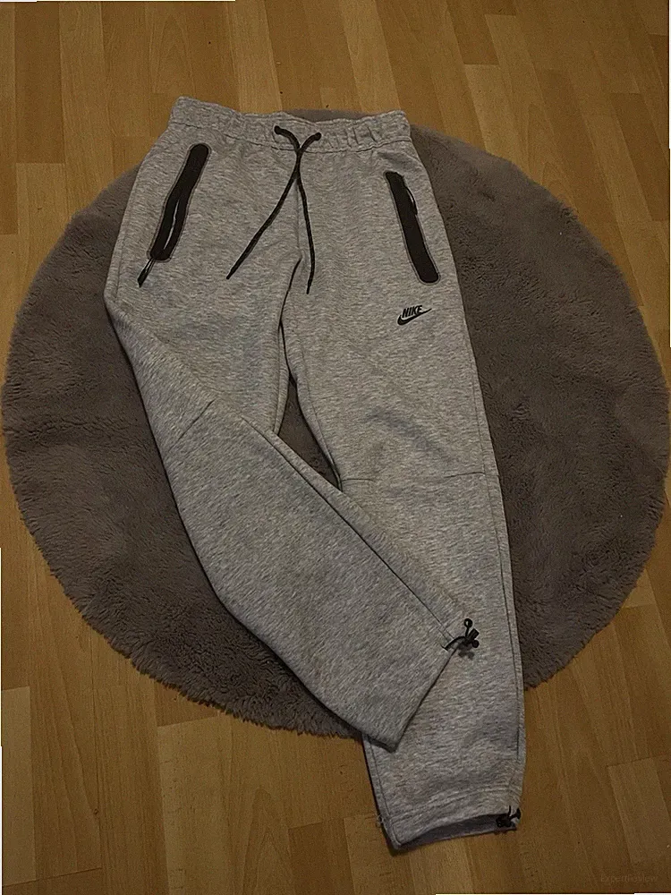 Nike Tech Fleece Jogginghose Open Leg Gr.S Grau