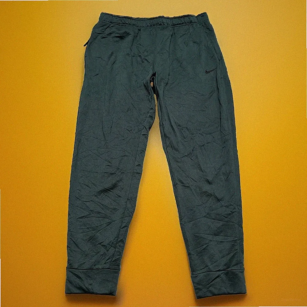 Nike Therma-Fit Herren Trainingshose Jogginghose Laufhose Gr.XL #EE1-11