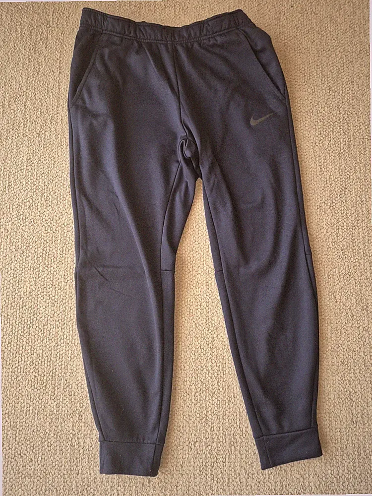 Nike Therma Fit Jogginghose, glänzend dunkelblau, mit Gummizug
