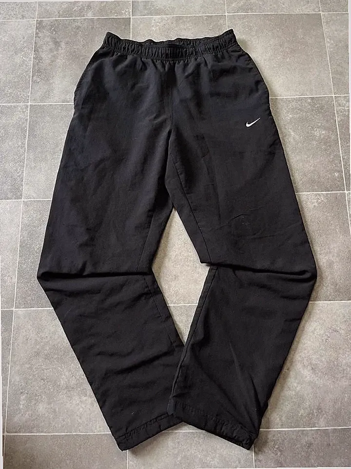 Nike Trackpants Baggy Jogger mini Swoosh Herren Jogginghose schwarz/weiß Größe S