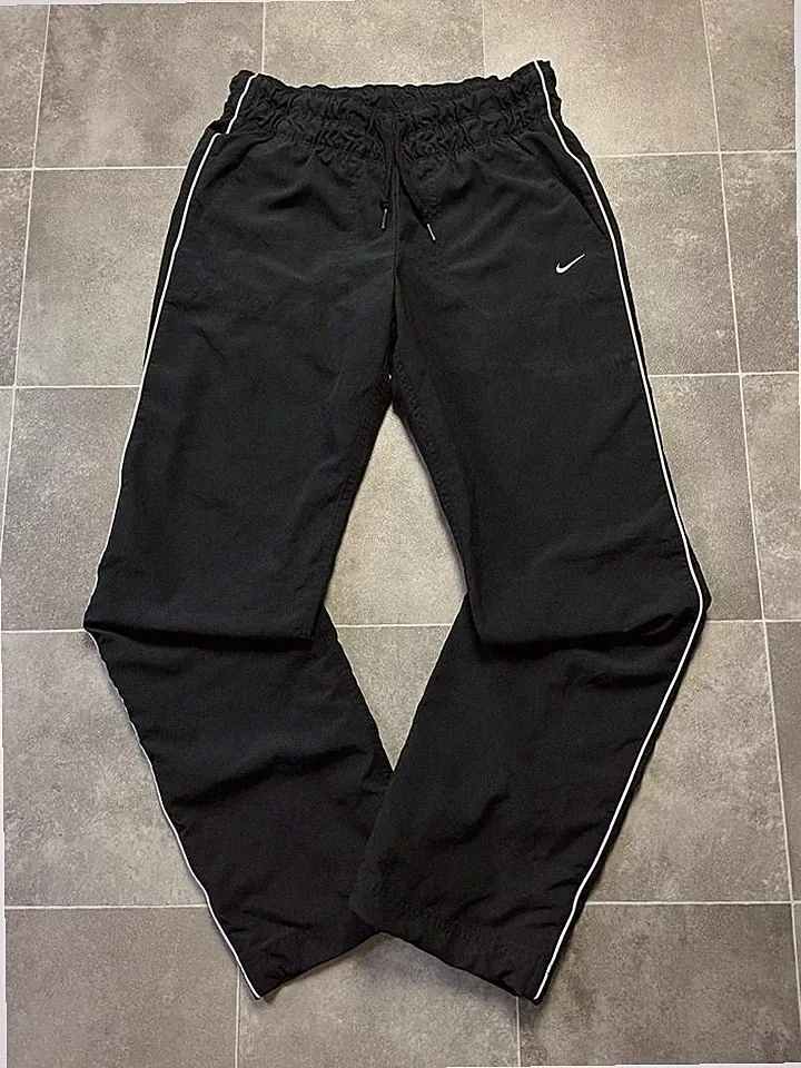Nike Trackpants vintage Jogginghose Retro Jogger Baggy schwarz/weiß Größe M.