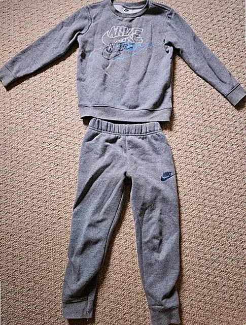 Nike Trainingsanzug Kinder 110/116 Grau Sportanzug Jogginganzug Unisex Fleece