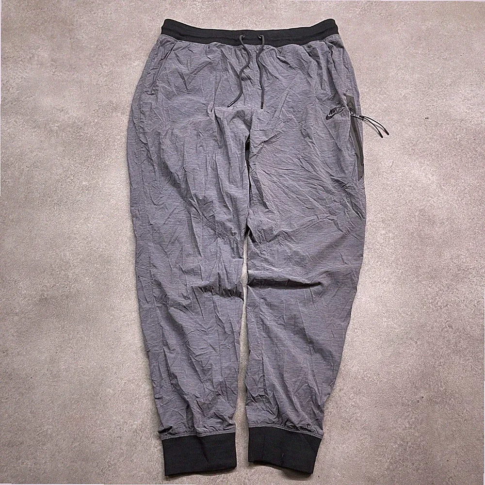 Nike Trainingshose Herren Large Swoosh Logo Zip Pocket Jogginghose, Grau