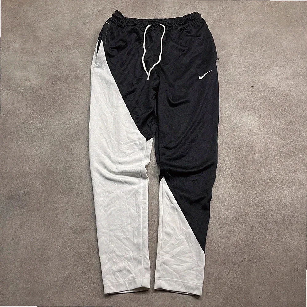Nike Trainingshose Herren Medium Swoosh Colourblock Sportswear Jogginghose,...