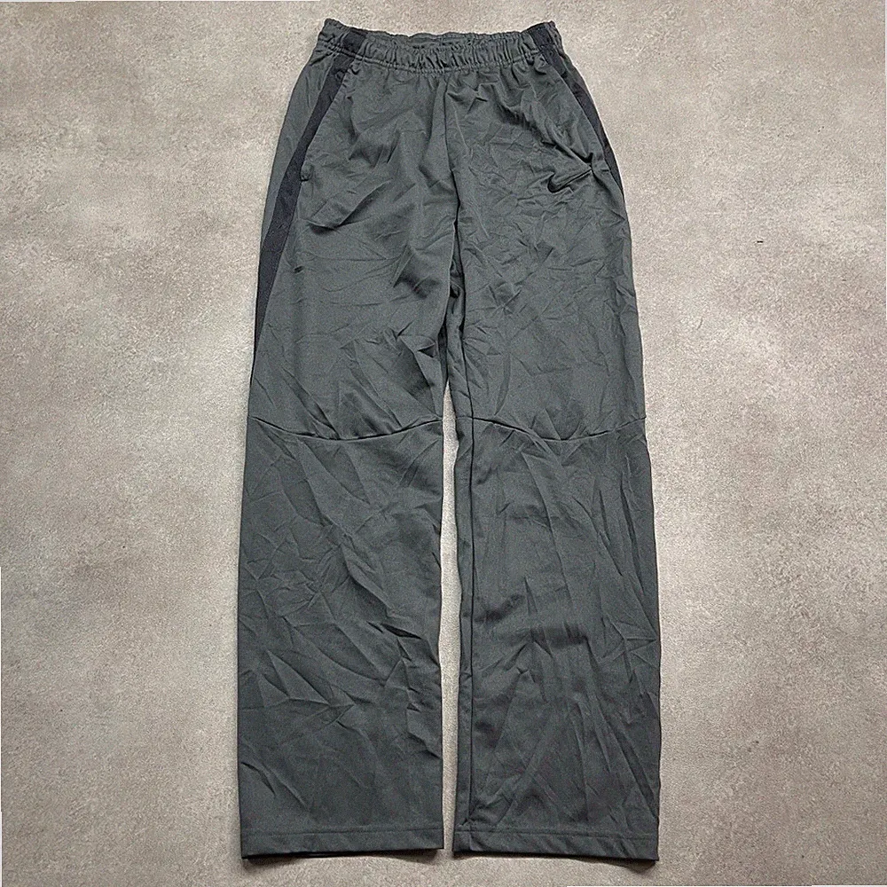 Nike Trainingshose Herren Small Swoosh Seitenstreifen Baggy Jogginghose, Grau