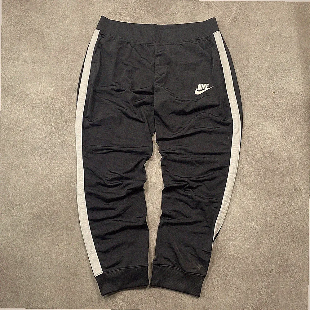 Nike Trainingshose Herren XL 36" Taped Sportswear sportliche Jogginghose, sch...