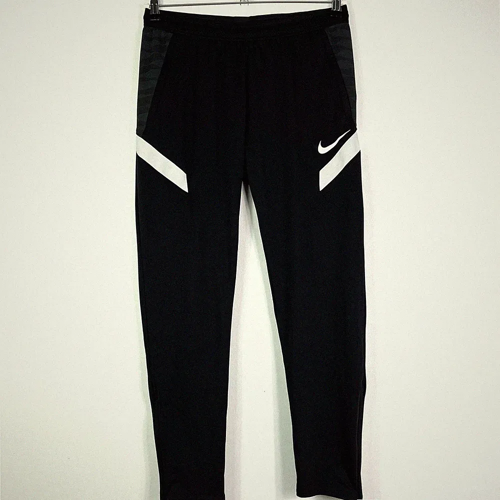 Nike Trainingshose Jogginghose Gr.M Herren Schwarz Track Pants Sporthose Lang