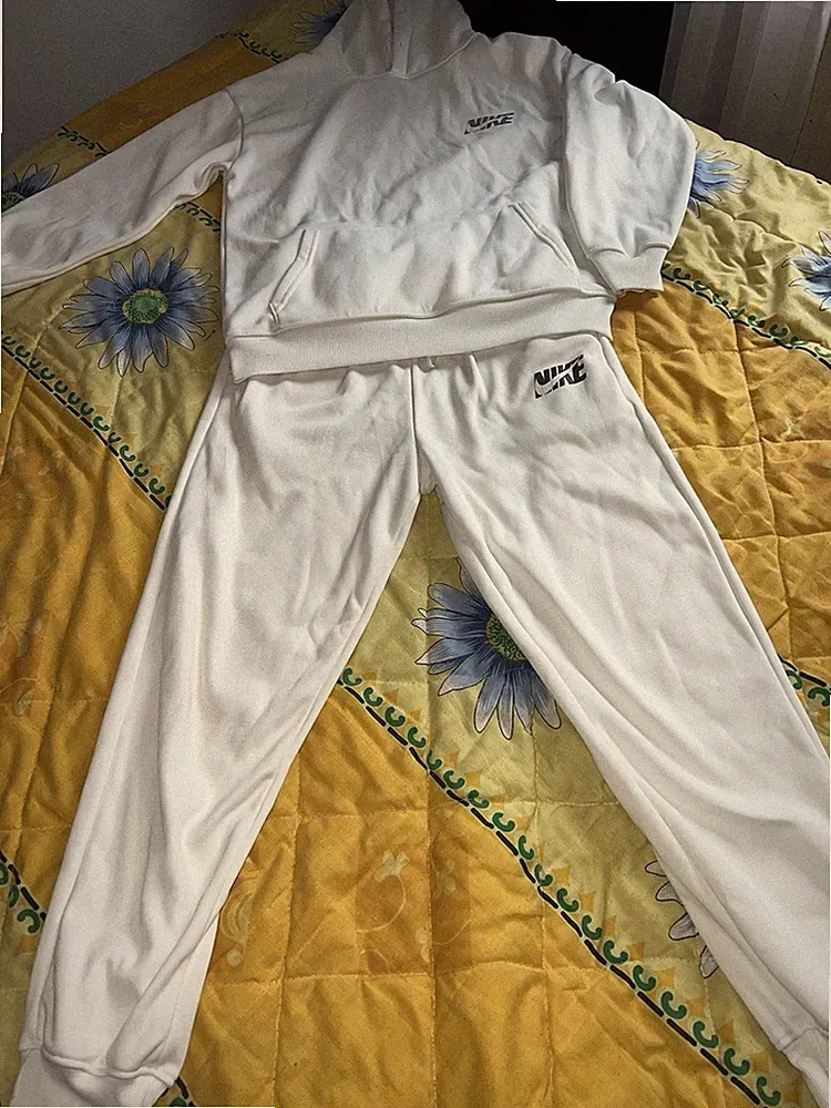 Nike weißer Winter Anzug Gr.S Pullover Und Jogginghose