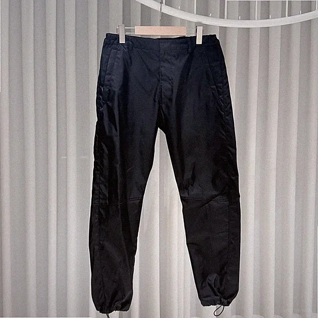 Prada Triangle Logo Back Pocket Re-Nylon Jogginghose 48 160206026 [U]