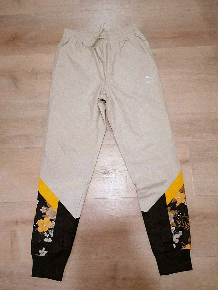 Puma Trainingshose Beige Blumen Gr. S Neu