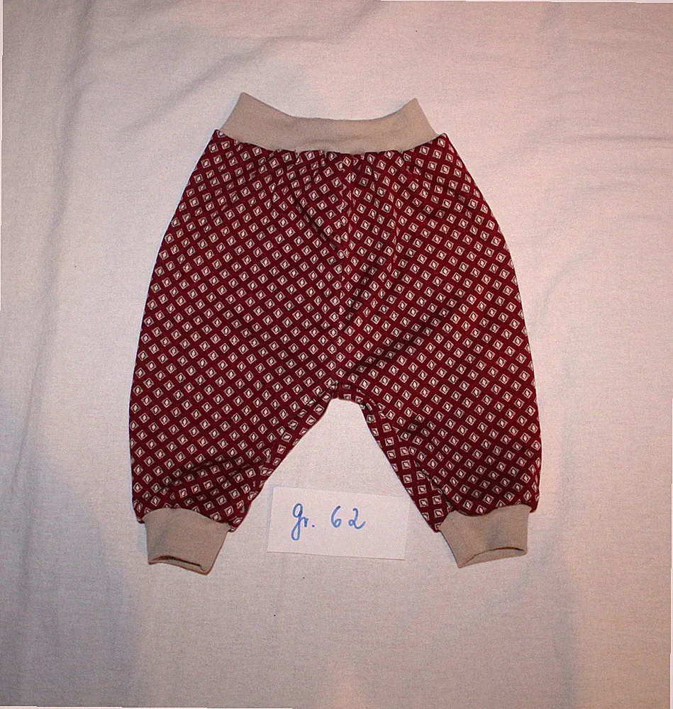 Pumphose Jogginghose Sporthose Gr 62 Handarbeit gemustert Neu