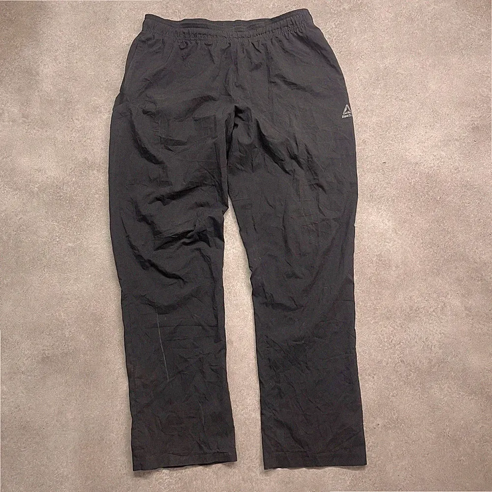 Reebok Trainingshose Herren Large Nylon Straight Fit Sport Jogginghose, schwarz