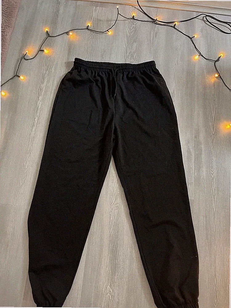 Schwarze Jogginghose Damen mit Glitzer Hinten Gr. S