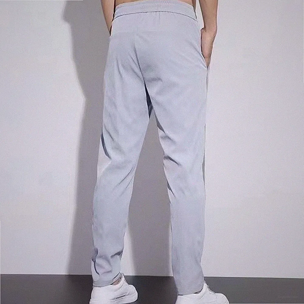 Stylische Herren Jogginghose mit mehreren für Slim Fit hellgrau/schwarz