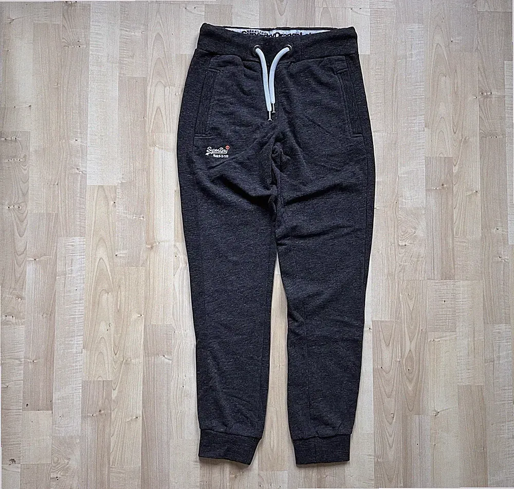 SUPERDRY Jogginghose Herren Grau Casual Sport | Gr. XS | Zustand Wie NEU