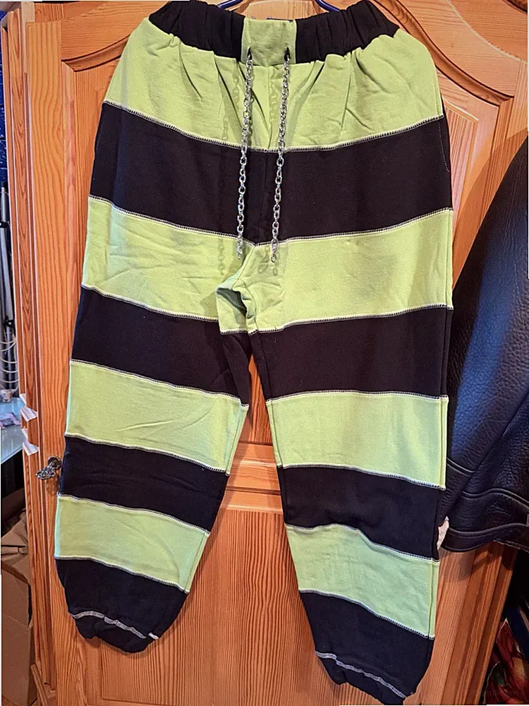 The Ragged Priest, Jogginghose, Unisex, schwarz/grün, Ketten Vorne, Größe M