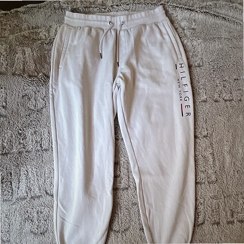 Tommy Hilfiger Herren Jogginghose weiß L Logo, Bindeverschluss Fitness/Laufen
