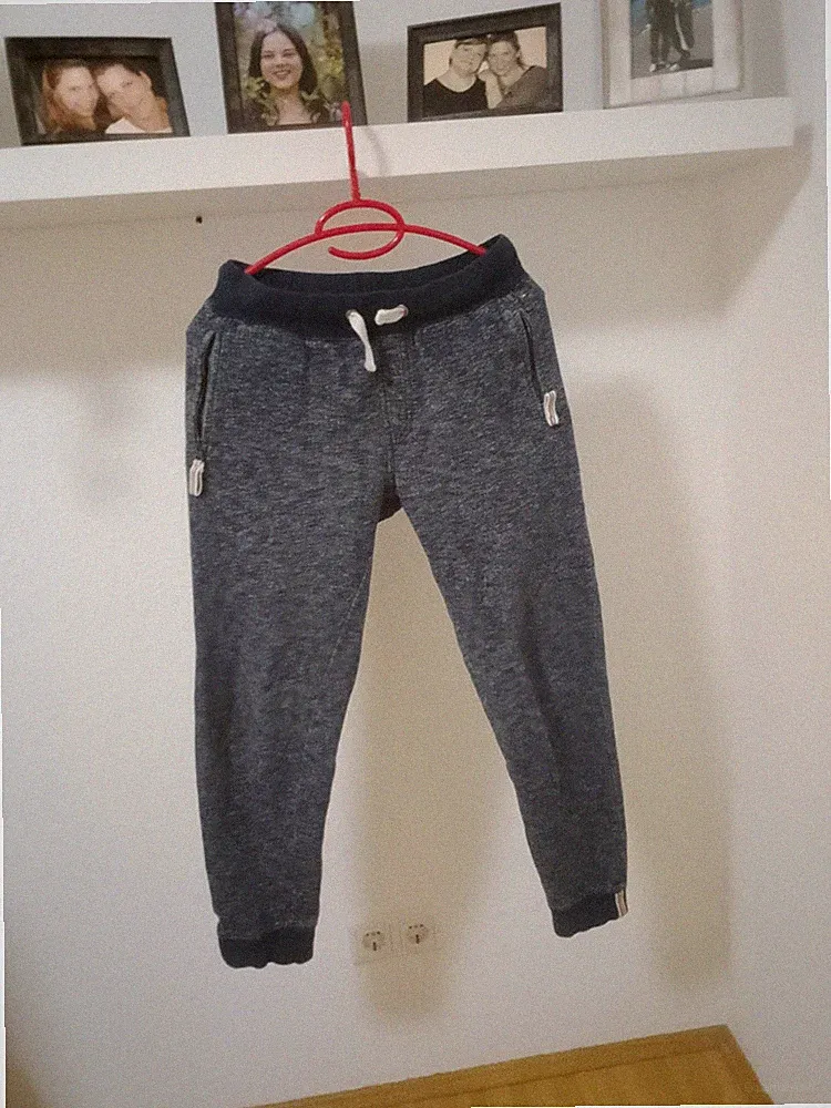 TOMMY HILFIGER Jogginghose für Jungs Gr. 152/158. Blau gemustert. Top Zustand