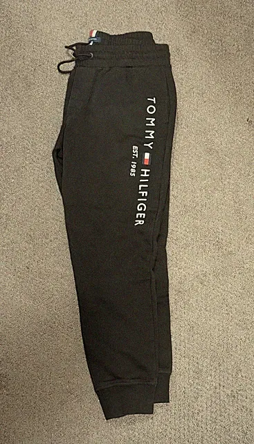 Tommy Hilfiger men's logo jogger pant with pockets