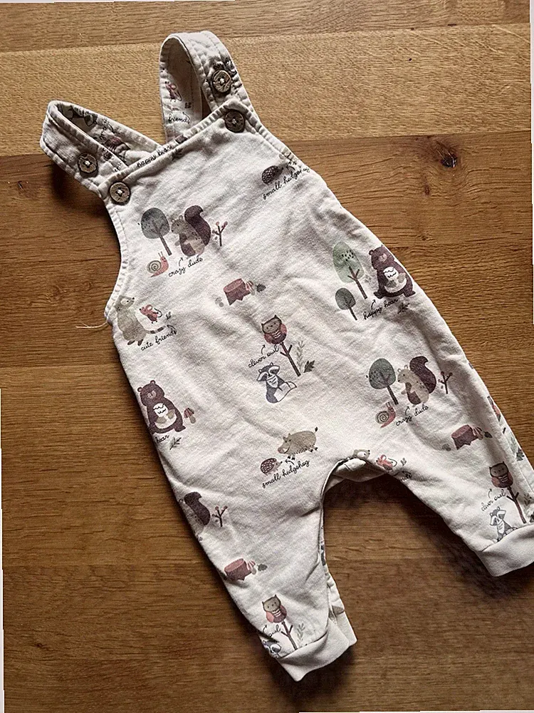 Topomini Baby Latzhose Gr. 56 mit Waldtiermotiv
