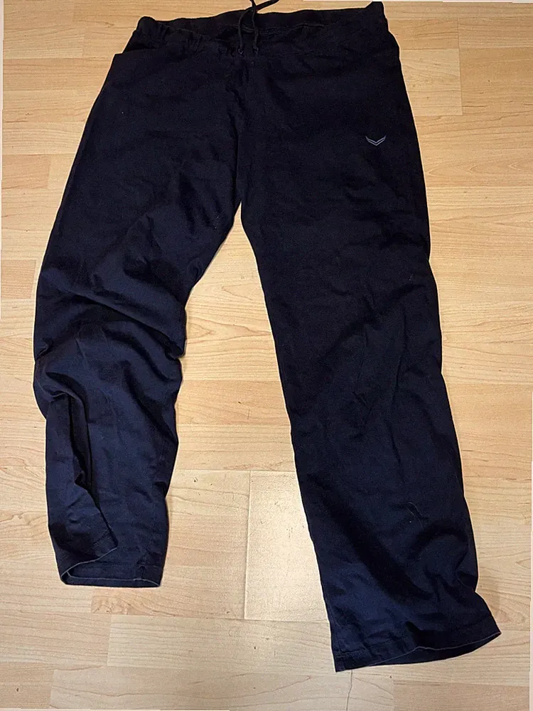TRIGEMA Jogginghose Sporthose Schwarz XL 100% Baumwolle Grüner Knopf