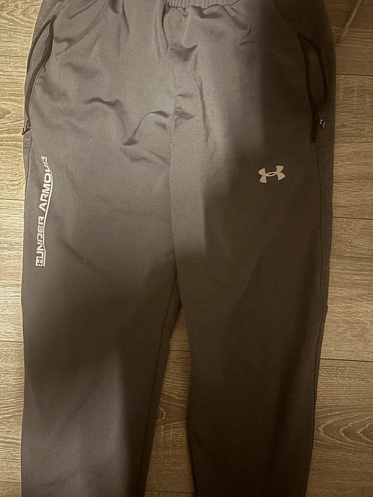 Under Armour Herren Trainingshose Sport Schwarz Größe S Hosen für Sport