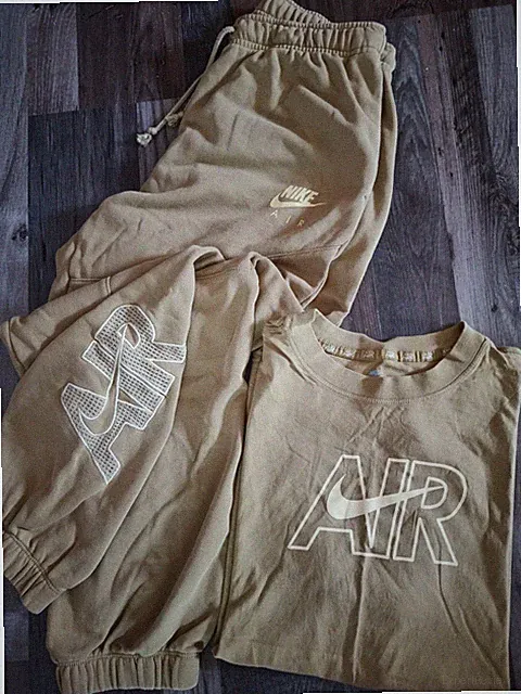 Uni Nike Air Set Khaki Jogginghose T-Shirt Oversized Größe S