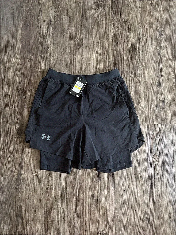 Unter Armour Herren Sporthose Laufhose Kurz Größe M 2 in 1 NEU schwarz Etikett