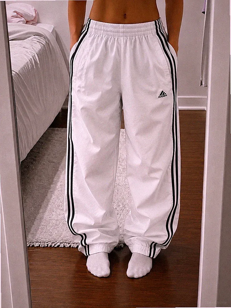Vintage adidas Loose Fit Jogginghose | Jogger in Gr. M in weiß baggy | y2k retro