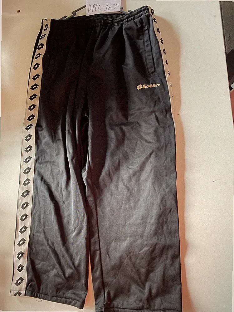 Vintage Lotto Sportswear schwarze Trainingshose mit Logo getapten Seitenstreifen. AFU-967