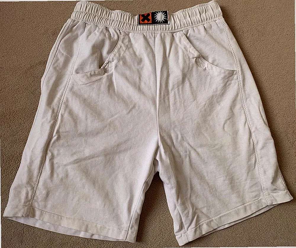 weiße "HOT WILD"Sporthose Kurzhose Bermudas Shorts Kurze Jogging Herren Gr.M 48