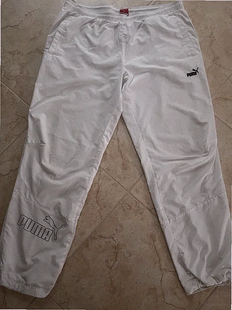 Weiße Puma Sport Freizeit Hose Gr. XL (56-58) 112 cm. lang mit Logo