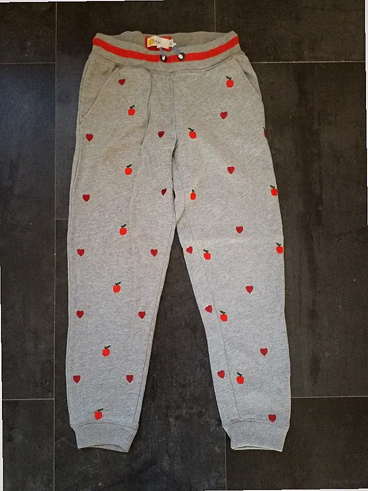 Wunderschöne Mini Boden Jogginghose, Gr. 134/140, Herzen Erdbeeren