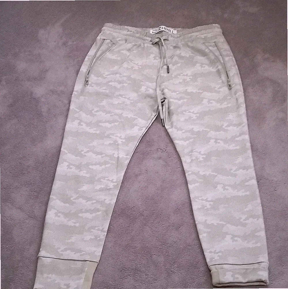 Zhrill Damen-Joggpant, Gr. L, Khaki/Beige Camouflage mit Gummibund & Taschen