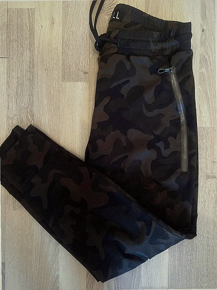 Zhrill Herren Jogginghose Schwarz Camouflage Gr. 50, SL 81 cm, RV, Taschen